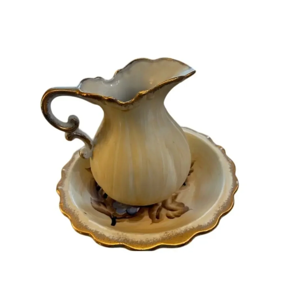 VINTAGE PORCELAIN Pitcher‎ & Wash Basin